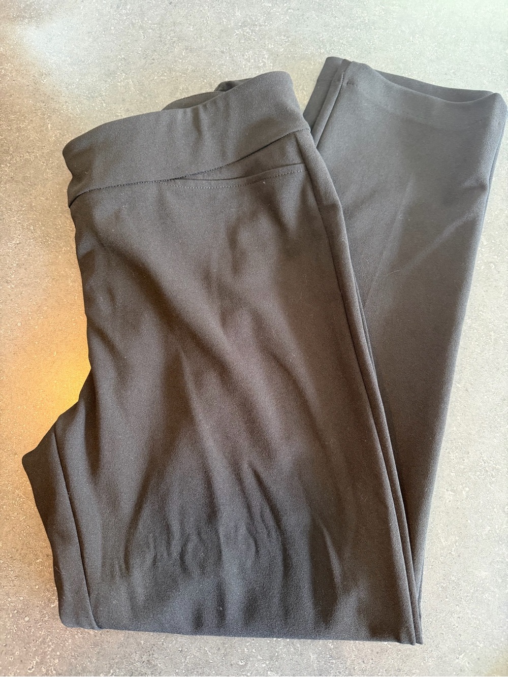 Tahari Women’s Pull-On Stretch Pants Size M Black Straight Leg 29” Inseam